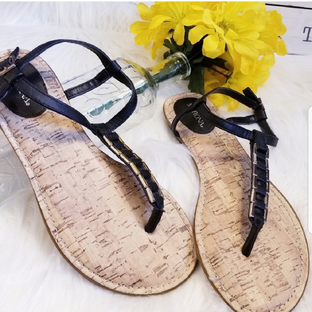 Merona Black and Gold Padded Soles Sandals Size 8